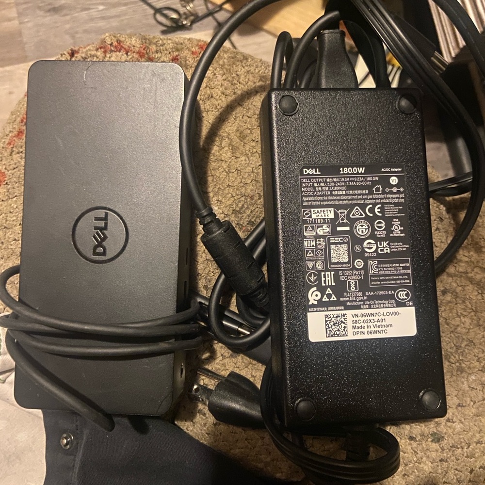 Dell Docking Station D6000 and charger